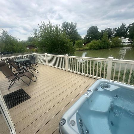 Luxury Lakeside Lodge L2 With Hot Tub Situated At Tattershall Lakes Country Park Luaran gambar
