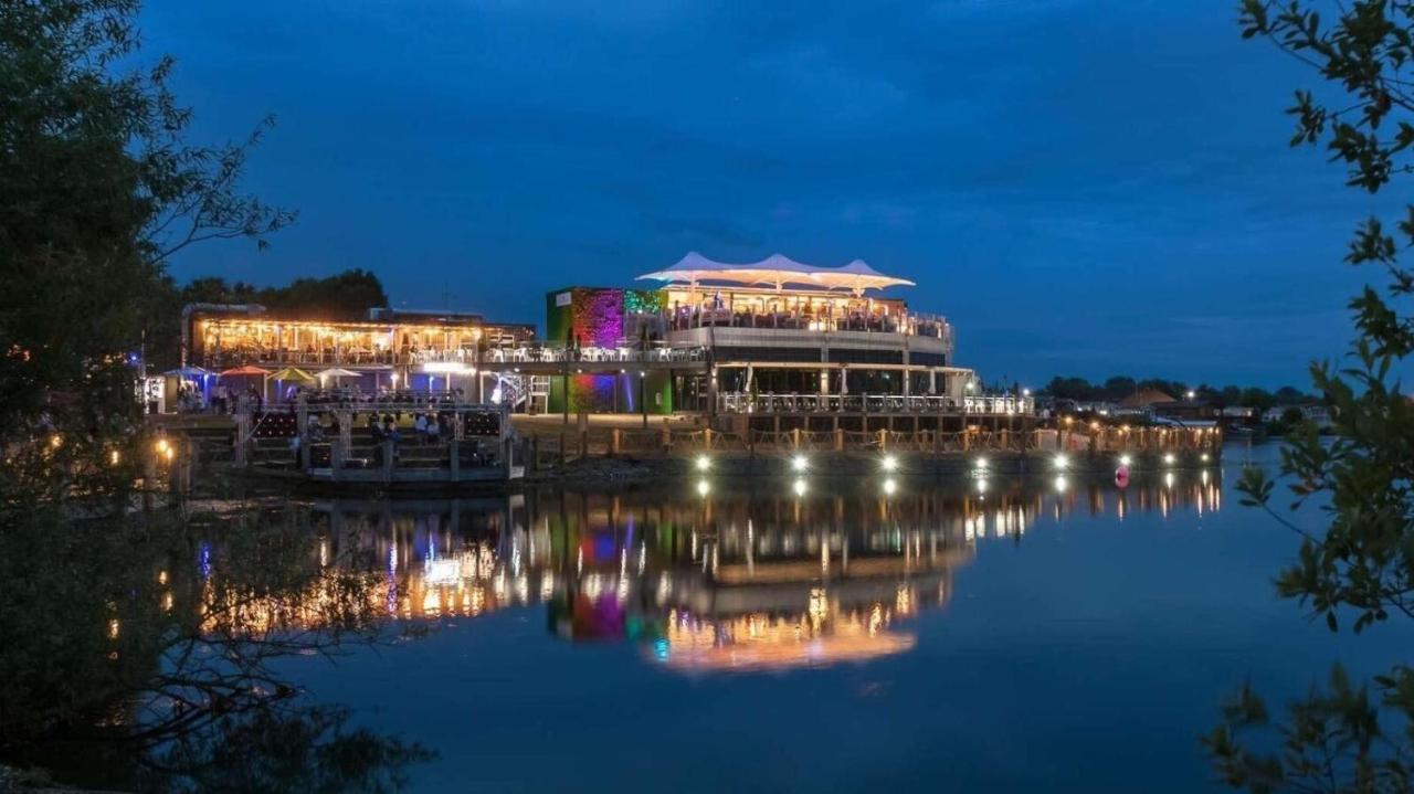 Luxury Lakeside Lodge L2 With Hot Tub Situated At Tattershall Lakes Country Park Luaran gambar