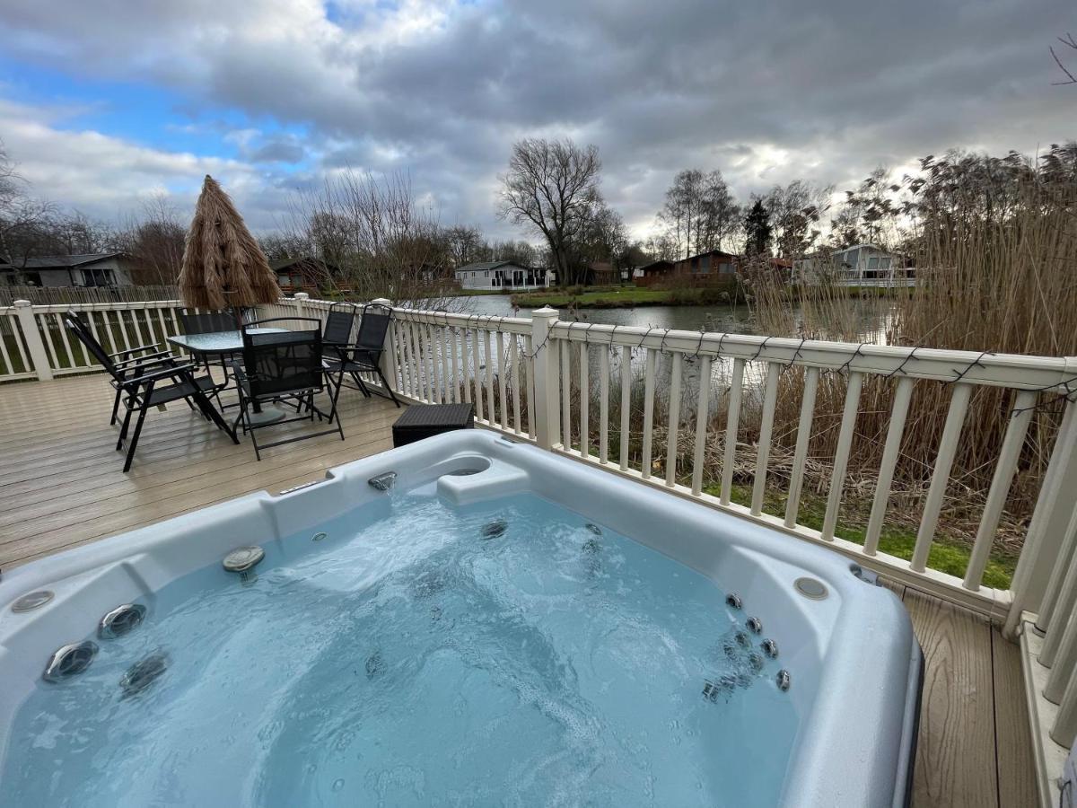 Luxury Lakeside Lodge L2 With Hot Tub Situated At Tattershall Lakes Country Park Luaran gambar