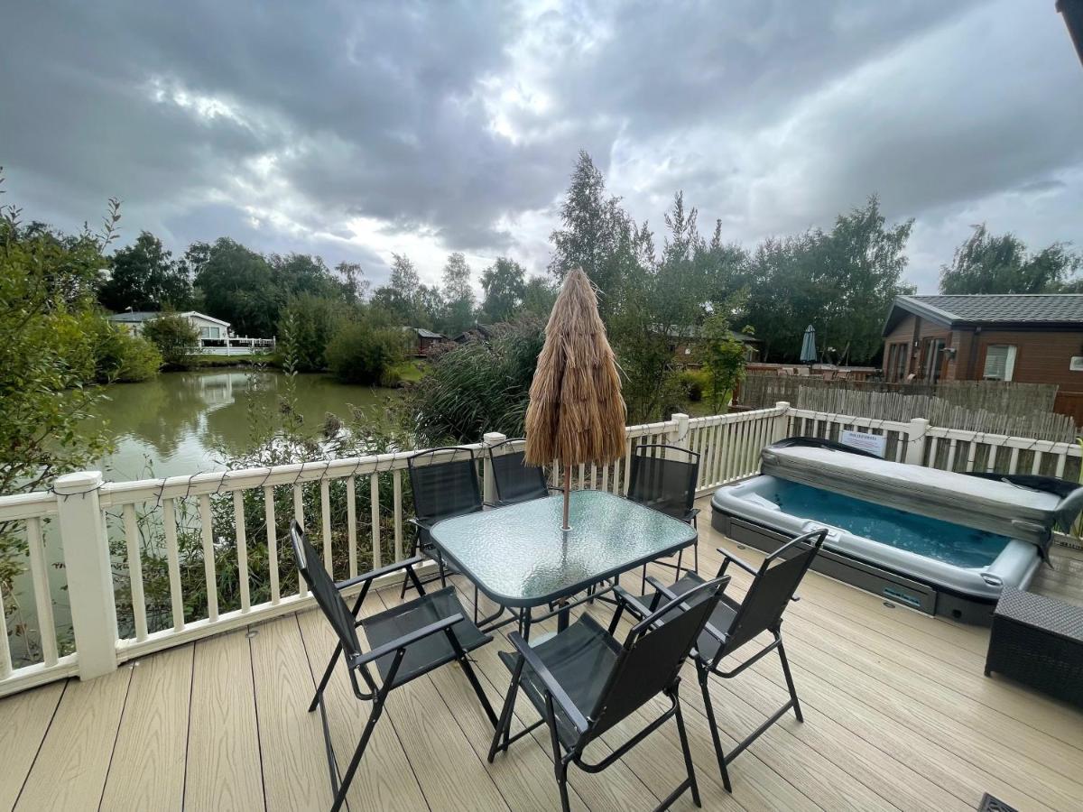Luxury Lakeside Lodge L2 With Hot Tub Situated At Tattershall Lakes Country Park Luaran gambar