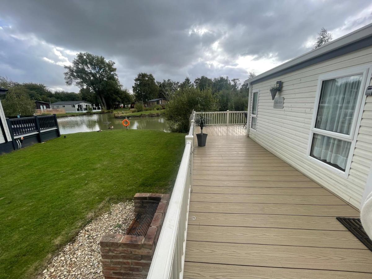Luxury Lakeside Lodge L2 With Hot Tub Situated At Tattershall Lakes Country Park Luaran gambar