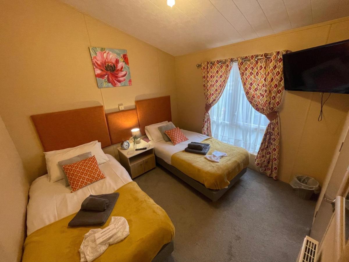 Luxury Lakeside Lodge L2 With Hot Tub Situated At Tattershall Lakes Country Park Luaran gambar