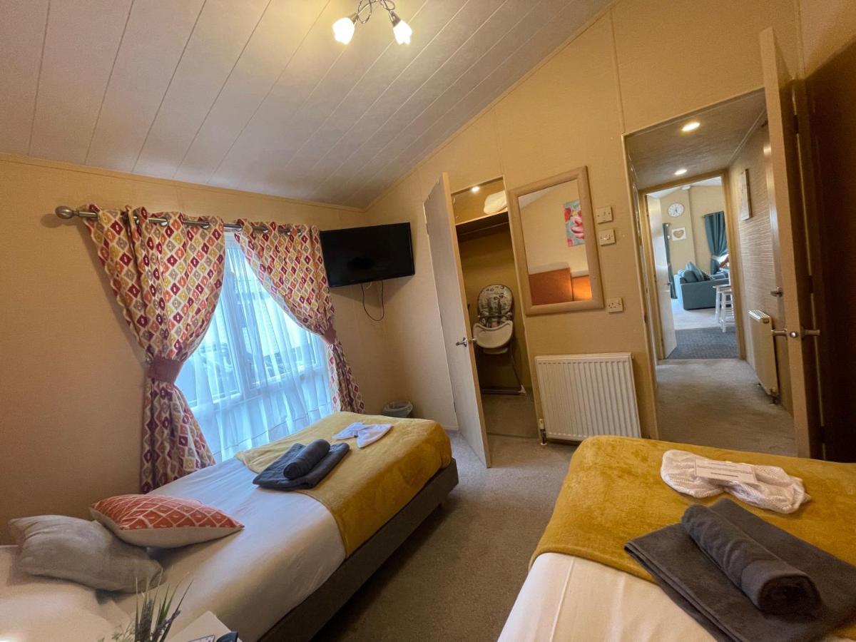 Luxury Lakeside Lodge L2 With Hot Tub Situated At Tattershall Lakes Country Park Luaran gambar