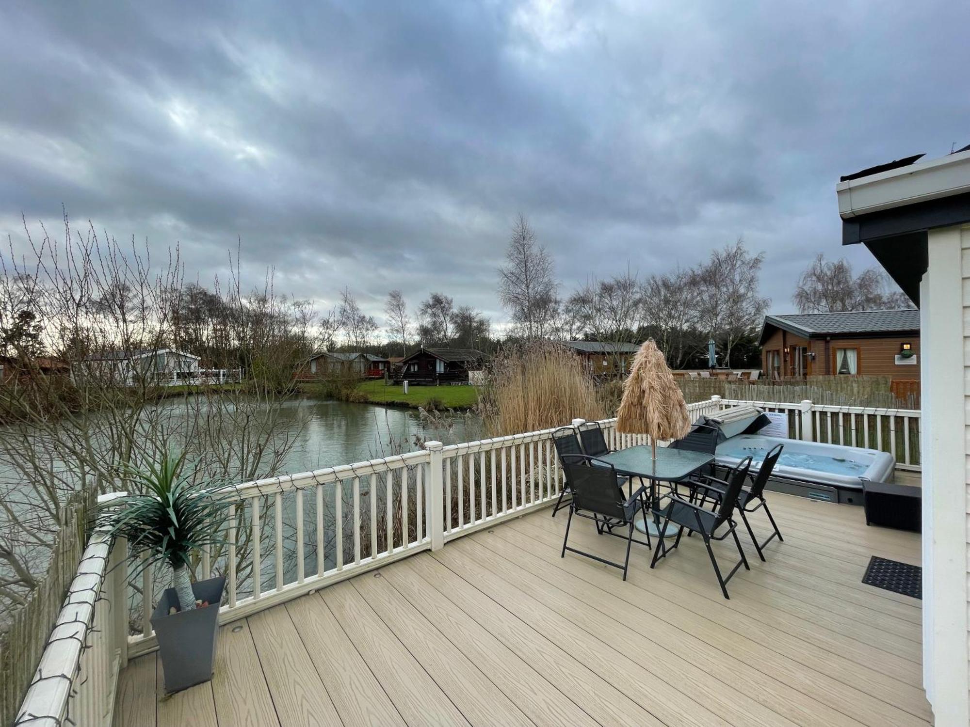 Luxury Lakeside Lodge L2 With Hot Tub Situated At Tattershall Lakes Country Park Luaran gambar