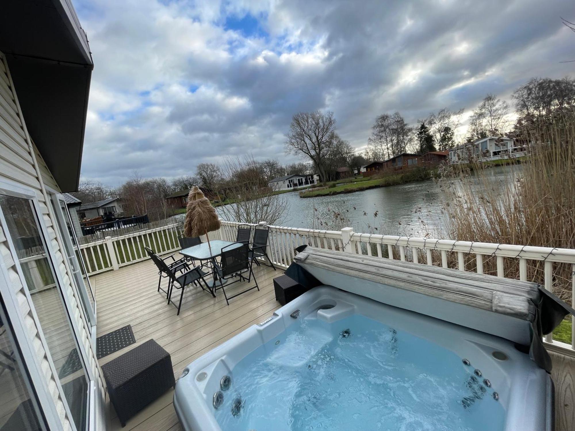 Luxury Lakeside Lodge L2 With Hot Tub Situated At Tattershall Lakes Country Park Luaran gambar