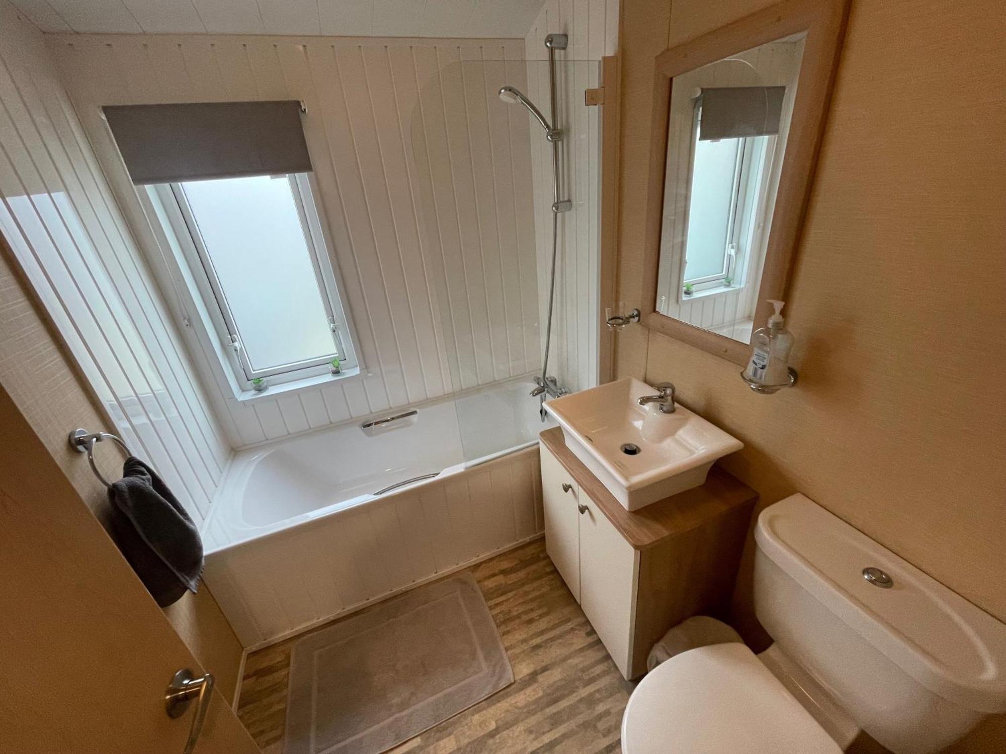 Luxury Lakeside Lodge L2 With Hot Tub Situated At Tattershall Lakes Country Park Luaran gambar