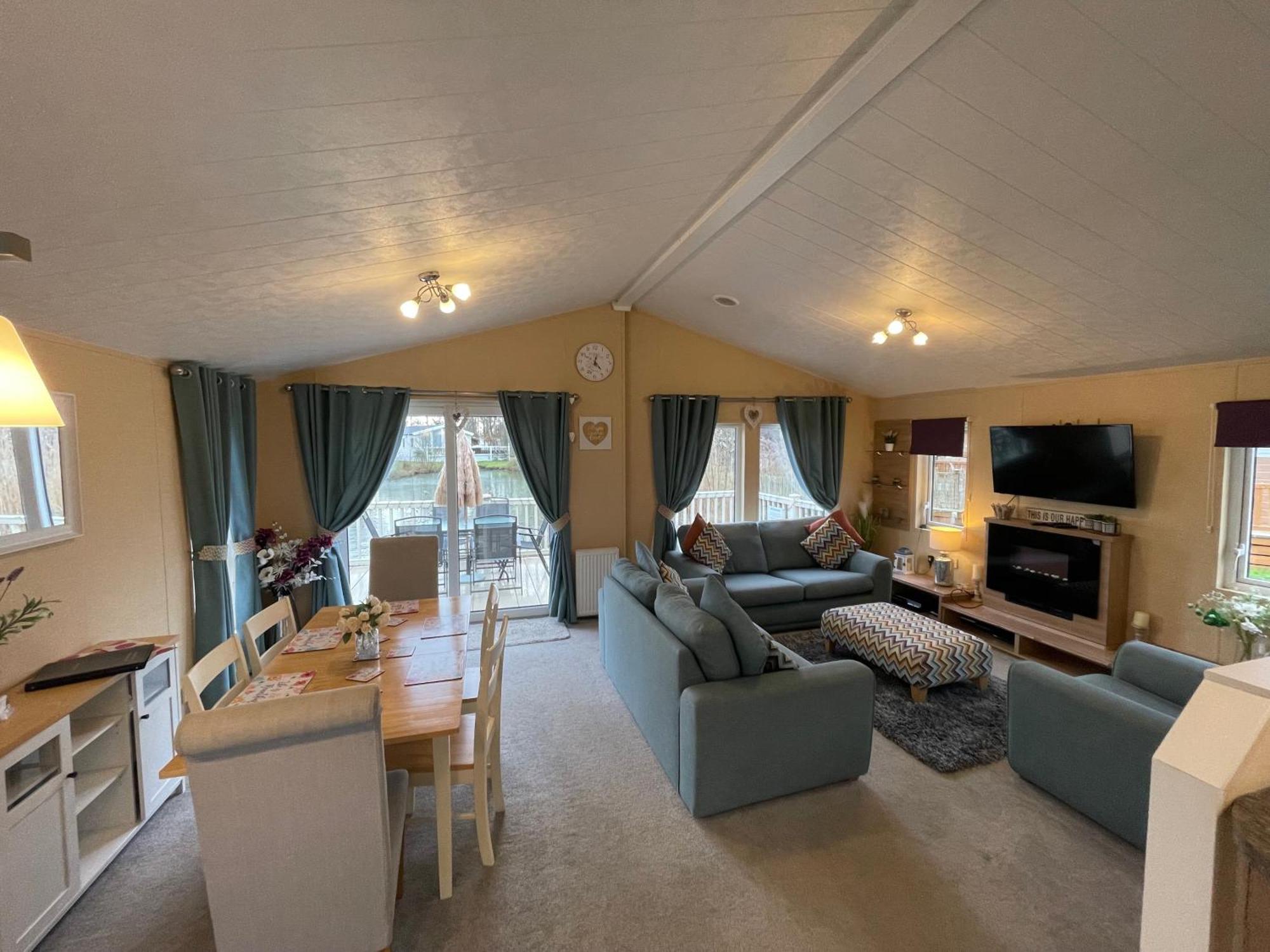 Luxury Lakeside Lodge L2 With Hot Tub Situated At Tattershall Lakes Country Park Luaran gambar