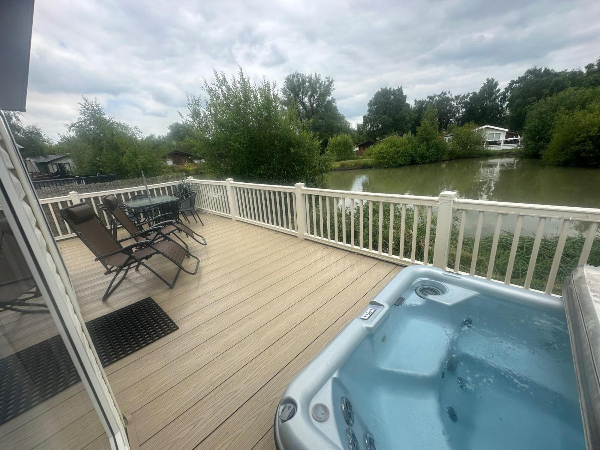 Luxury Lakeside Lodge L2 With Hot Tub Situated At Tattershall Lakes Country Park Luaran gambar